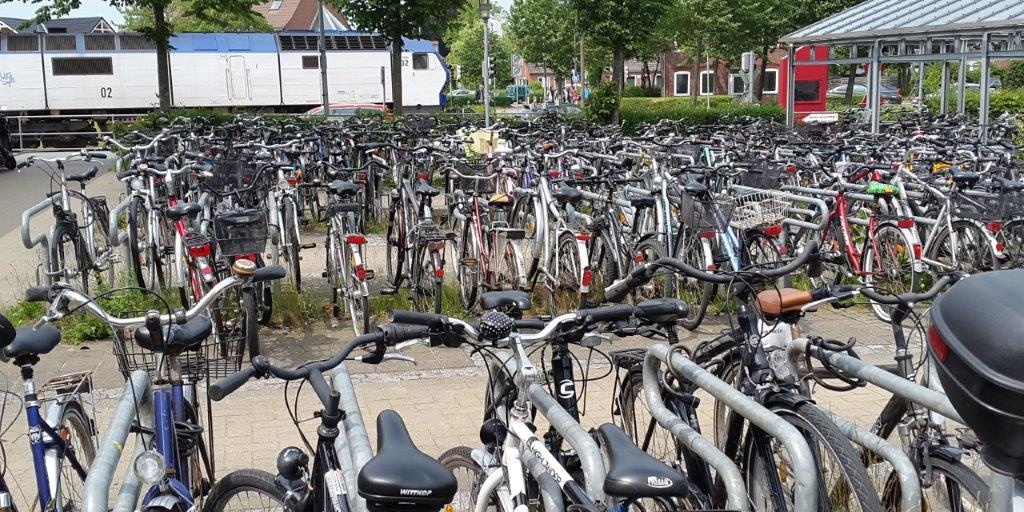 Niebüll_Fahrradstellplätze_Bahnhof_2016_06_24