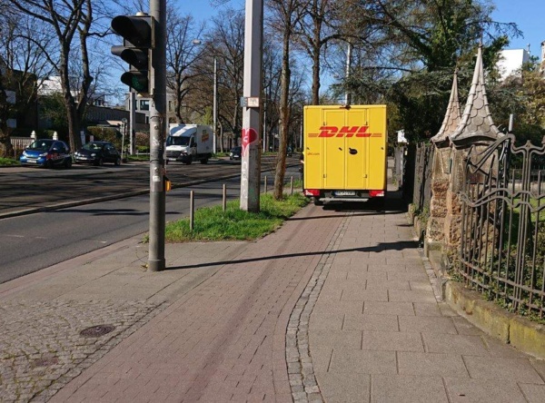 22-05-24 Parken auf dem Gehweg