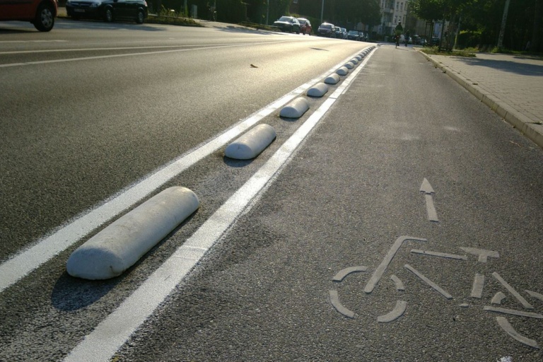23-05-30 protected bike lanes